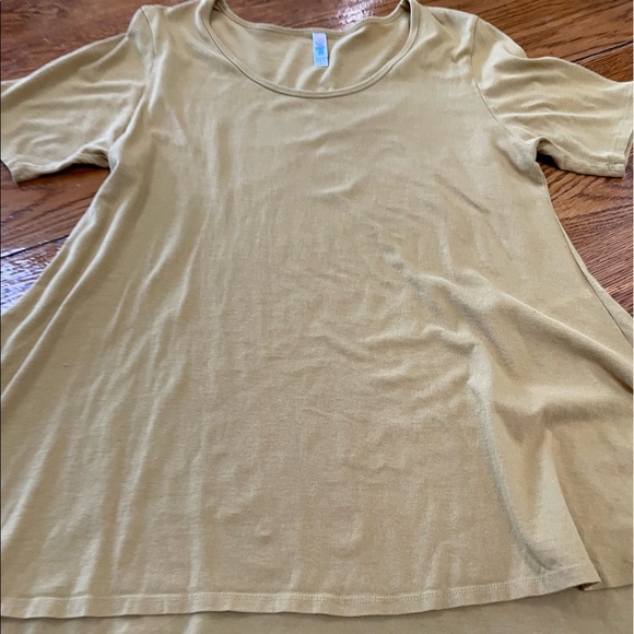 LuLaRoe Tops Lularoe Perfect Tee Mustard Color Size Large Splits At